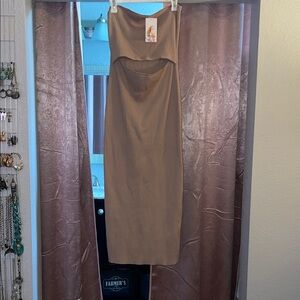 Chic Strapless Tan Dress